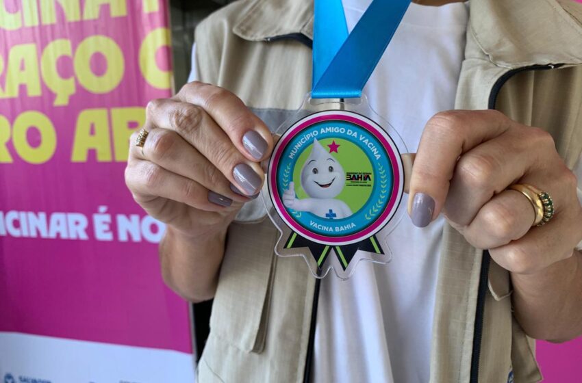 Salvador recebe medalha de “município amigo da vacina” durante Dia D contra a gripe