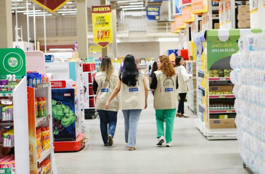 Prefeitura de Salvador realiza ações educativas sobre alergia alimentar em supermercados